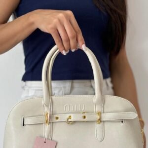 شنطة  Miu Miu حجم كبير