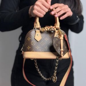 شنطة لويس فيتون الجديدة كليا حجم ميني مع علبة الشركة